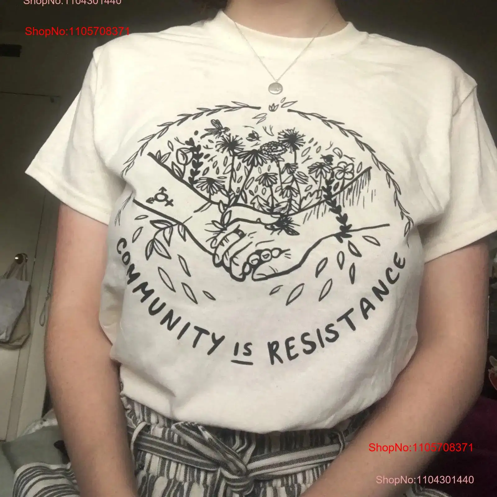 T-shirt unisexe « Community is - Vintage Fashion Community avis et prix