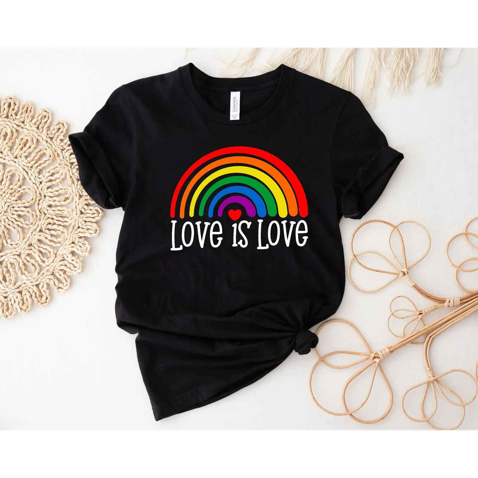 T-shirt LGBTQ « L'amour est un - Vintage Fashion Community avis et prix