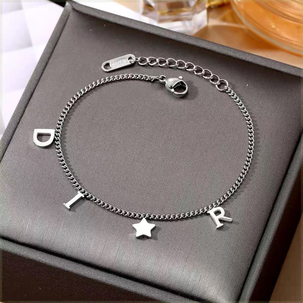 Bracelet pendentif lettre étoi - Vintage Fashion Korea avis et prix